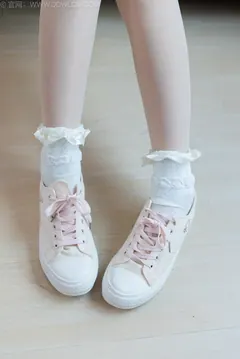 勿恋传媒 NO.2520 菜菜-帆布鞋、白棉袜、薄肉丝、睡裙[240P/1V/5.14GB] - 2