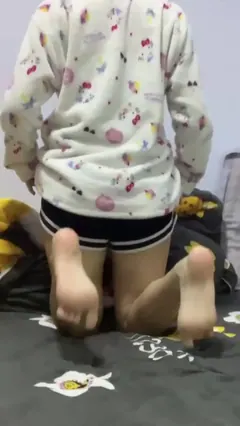 脚模面试脸足同框套路系列-221 小网荭睡衣 [21V/244M]