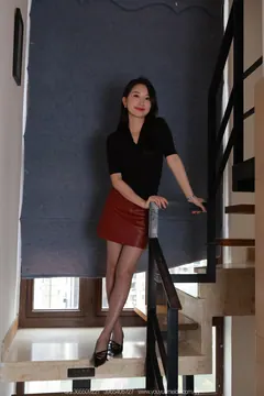 [IESS异思趣向] 2025.11.12 丝享家2208：小婕《红色小皮裙》[90P/78MB] - 1