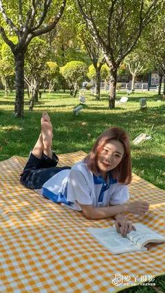 爱丫摄影 001 不良少女（草坪校服學姐展嫩足）[128P/1V5.23G] - 3
