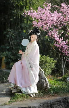 [YITUYU艺图语]2023.02.21 安之若命 YunFleur[32+1P/734MB] - 2