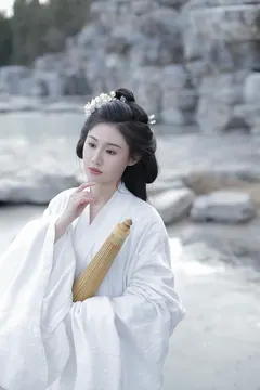 [YITUYU艺图语]2023.02.22 玉兰 岳雨婷[21+1P/153MB] - 2
