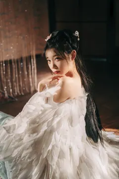 [YITUYU艺图语]2023.02.26 情不知所以 走走[37+1P/181MB] - 2