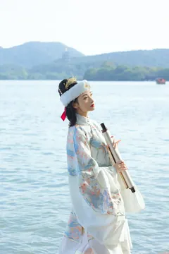 [YITUYU艺图语]2023.03.05 秋游湖心亭 眸小妖[51+1P/474MB] - 2