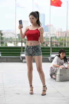 精选街拍作品 NO.6661 热裤美腿镁足镁钕[136P/194MB] - 3