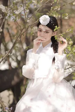 [YITUYU艺图语]2023.03.25 樱花树下的约定 小多多要爆富[46+1P/627MB] - 1