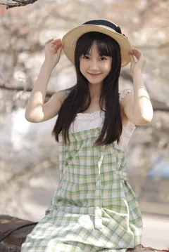 [YITUYU艺图语]2023.04.01 樱花海 一颗好困的芽[41+1P/586MB] - 1