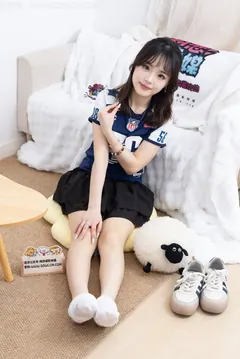 勿恋传媒 NO.2651 兔芽-帆布鞋、白色小腿棉袜、裸足[172P/1V/4.09GB] - 1