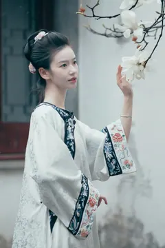 [YITUYU艺图语]2023.04.16 烟雨往事 鹿半仙儿_ [23+1P/99MB] - 2