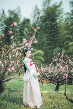 [YITUYU艺图语]2023.04.17 桃花 范范 [30+1P/306MB] - 3