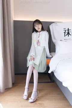 [BoBoSocks袜啵啵]NO.674 稚予-高跟凉鞋、薄白丝、裸足[145P/1V/5.17GB] - 2