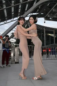 精选街拍作品 NO.6846 小雪花VS小哈娜[48P/85MB] - 1