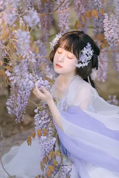 [YITUYU艺图语]2023.04.24 紫藤小花仙 麻辣孔雀 [19+1P/131MB] - 2