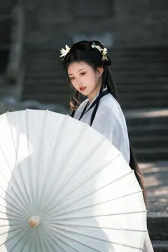 [YITUYU艺图语]2023.04.26 秋怀 小谨 [32+1P/478MB] - 1