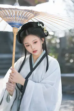 [YITUYU艺图语]2023.04.26 秋怀 小谨 [32+1P/478MB] - 4