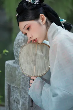 [YITUYU艺图语]2023.04.22 潭上紫藤 槐枝-[37+1P/723MB] - 4