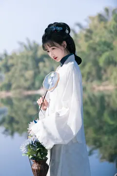 [YITUYU艺图语]2023.05.01 咏菊 五月兔[34+1P/565MB] - 3