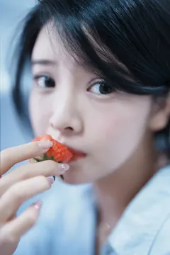 [YITUYU艺图语]2023.05.02 夜半偷偷趴冰箱，一点点微光摄影 喵喵喵是锦儿呀[27+1P/265MB] - 1