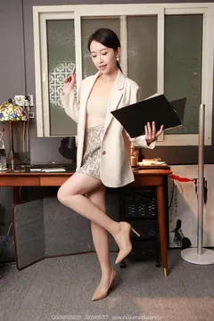[IESS异思趣向] 2026.03.13 丝享家2291：小婕《蟒纹皮裙（上）》[90P/99MB] - 2