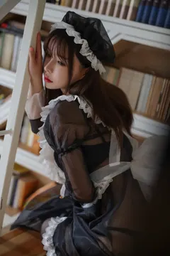 亚马逊鲶鱼 – 黑色透明钕仆[33P/192MB] - 1