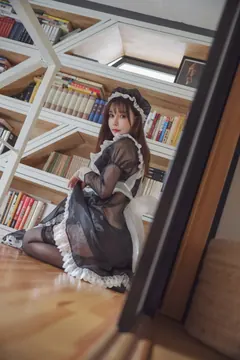 亚马逊鲶鱼 – 黑色透明钕仆[33P/192MB] - 2