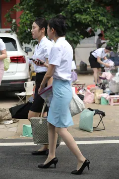 精选街拍作品 NO.6899 空乘大学生[81P/72MB] - 1