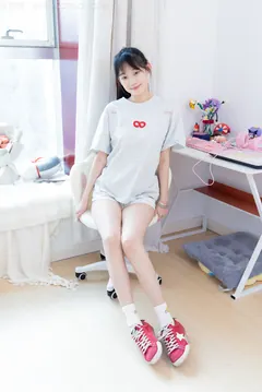 勿恋传媒 NO.2680 山奈-帆布鞋、白棉袜、裸足[155P/1V/3.23GB] - 2