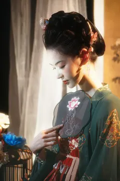 [YITUYU艺图语]2023.05.13 唐风 鹿半仙儿_[23+1P/124MB] - 1