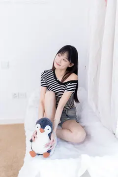 勿恋传媒 NO.2687 山奈-帆布鞋、中筒白棉袜、裸足[158P/1V/3.36GB] - 1