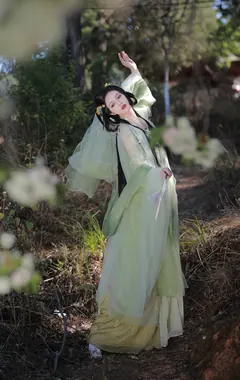 [YITUYU艺图语]2023.05.16 月是人间散客 吾岁[27+1P/560MB] - 1