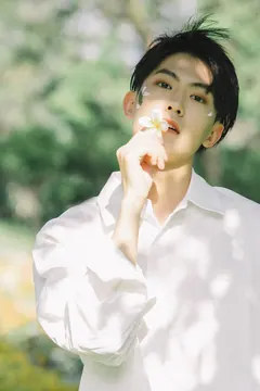 [YITUYU艺图语]2023.05.18 遇光 WJK[22+1P/210MB] - 3