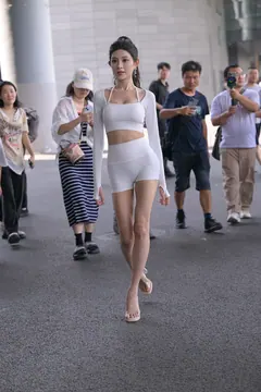 精选街拍作品 NO.6956 紧致白色小热裤[208P/326MB] - 4