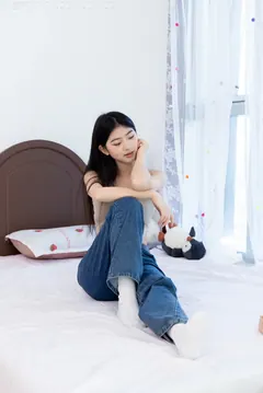 勿恋传媒 NO.2701 包包-德训鞋、白棉袜、裸足[163P/1V/4.40GB] - 3