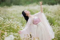 [YITUYU艺图语]2023.05.28 雏菊花海 阡墨红尘[22+1P/376MB] - 2