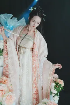 [YITUYU艺图语]2023.05.30 寄明月 兔子Zzz不吃胡萝卜[38+1P/431MB] - 2