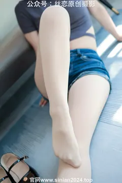 丝恋摄影 NO.067 麦麦-学苑风至服 过膝白袜 黑色乐福鞋[286P/1V/4.30GB]