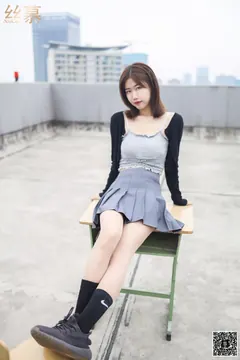 丝慕写真 SM288 天天一元 米朵《天台玩丝的两和小解解》[77P/105MB] - 3