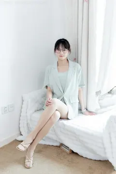 勿恋传媒 NO.2708 山奈-高跟凉鞋、薄肉丝、裸足[159P/1V/6.43GB] - 2