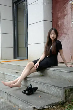 爱月下 NO.015 情情 正装OL 这是我人生第一次正儿八经的穿属于自己的高跟鞋[110P/1V/6.22GB] - 4