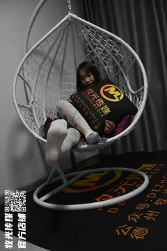 牧光传媒 NO.001 – JK女孩 脏白丝 裸足踩蛋糕[173P/1V/1.17GB] - 2