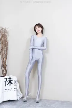 [BoBoSocks袜啵啵]NO.718 小甜豆-高跟凉鞋、银色连体衣[190P/1V/5.85GB] - 2