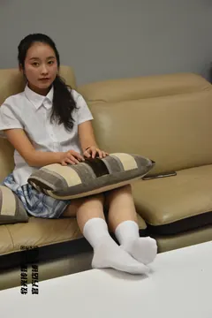 牧光传媒 NO.005 – 日常服橘色棉袜及JK15D白丝[124P/2V/1.70GB]