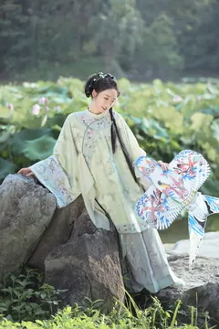 [YITUYU艺图语]2023.06.28 菡萏 槐枝-[35+1P/649MB] - 1