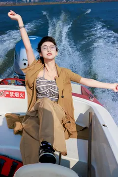 [YITUYU艺图语]2023.07.10 游艇 裴同学[21+1P/1.11GB] - 3