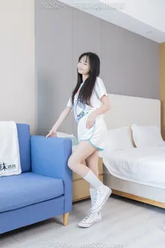[BoBoSocks袜啵啵]积分限定作品 NO.046 甜甜圈-匡威帆布鞋、板鞋、白棉袜、黑棉袜[164P/1V/7.81GB] - 2
