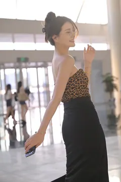 精选街拍作品 NO.7129 豹纹美腿玉姐[167P/224MB]