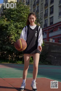 [IESS异思趣向] 一千零一夜 106 草莓《陪女朋友打篮球2》 [90P/243MB] - 4