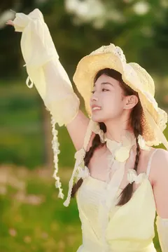 [YITUYU艺图语]2023.08.02 草地人像 裴同学[23+1P/880MB] - 1