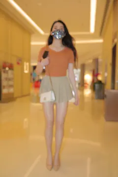 精选街拍作品 NO.7172 百褶裙亮丝长发镁钕[450P/528MB]