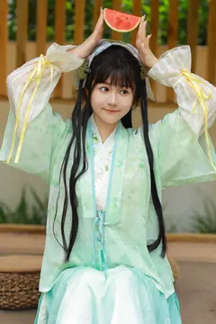 [YITUYU艺图语]2023.08.08 吃瓜啦 不可爱的禾禾喵[35+1P/549MB] - 1